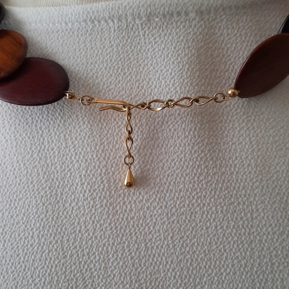 Wooden statement necklace - Picture 2 of 3